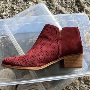 Susina maroon suede bootie size 7.5